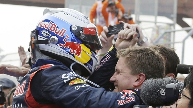 Sebastian Vettel coby ampion Velk ceny Koreje formule 1 se raduje se stj Red Bull.