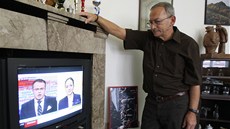 Jaroslav Kubera sleduje průběžné výsledky sčítání hlasů krajských a senátních Jaroslav Kubera sleduje průběžné výsledky sčítání hlasů krajských a senátních