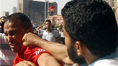Pst za pst, facku za facku. Na námstí Tahrír v Káhie se poprali stoupenci a...