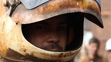 Přilba jako pro rytíře ze sci-fi, boj jsem ale sváděl se žárem a výhní. Přilba jako pro rytíře ze sci-fi, boj jsem ale sváděl se žárem a výhní.