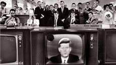 Dne 16. října 1962 vypukla karibská krize. V ten den se prezident USA dozvěděl... Dne 16. října 1962 vypukla karibská krize. V ten den se prezident USA dozvěděl...