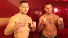 Luboš Šuda (vlevo) a Ladislav Kutil po vážení den před "boxerským zápasem Luboš Šuda (vlevo) a Ladislav Kutil po vážení den před "boxerským zápasem