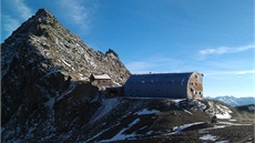 Horská bouda Stüdlhütte ve výce 2801 m. Odtud se vyráí na vrchol obtínjí...