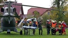 Zranného idie transportoval z Jeniova vrtulník.