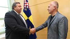 BUDOUCÍ PARTNEŘI? Úřadující hejtman Stanislav Mišák (vlevo) a jeho tým zahájil BUDOUCÍ PARTNEŘI? Úřadující hejtman Stanislav Mišák (vlevo) a jeho tým zahájil