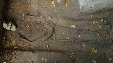 V Majetíně na Olomoucku odkryli archeologové u božích muk hroby vojáků zřejmě z... V Majetíně na Olomoucku odkryli archeologové u božích muk hroby vojáků zřejmě z...