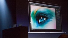 Snímek oka švýcarské fotografky, který měla firma Apple bez povolení použít ve Snímek oka švýcarské fotografky, který měla firma Apple bez povolení použít ve