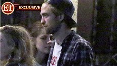 Kristen Stewartová a Robert Pattinson byli s páteli na veei (14. íjna 2012).