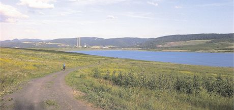 V tomto cípu jezera má vzniknout rekreaní stedisko - kemp, hotel, marina.