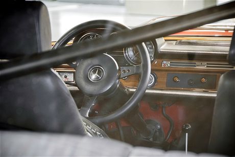 Mercedes 300 SEL 6.8 AMG "Rote Sau"