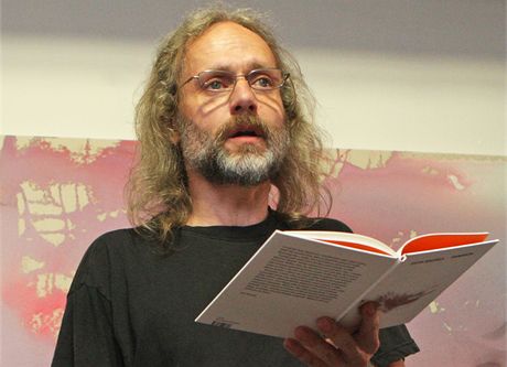 Nic se nedá dlat, básník Petr Hruka zaal novou knihu psát podruhé.
