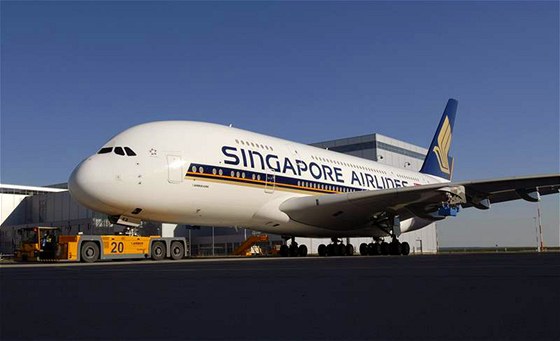 Letoun Airbus A380 spolenosti Singapore Airlines
