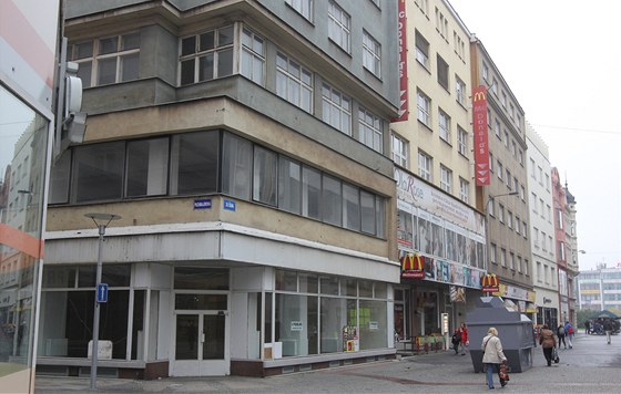 Ostravské centrum: Jeden obchod prázdný, druhý - McDonalds - koní za pár dn.