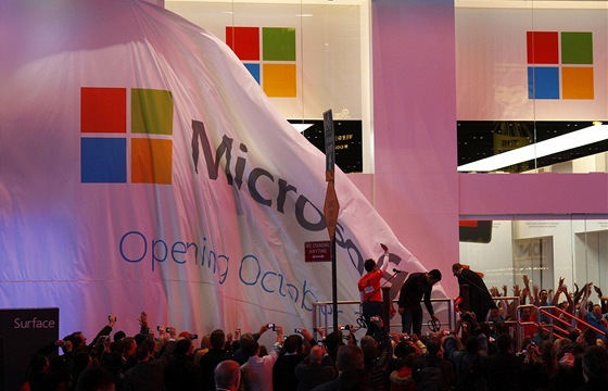 Times Square, New York, 25.10.2012: Microsoft otevírá svj obchod s Windows 8 a...