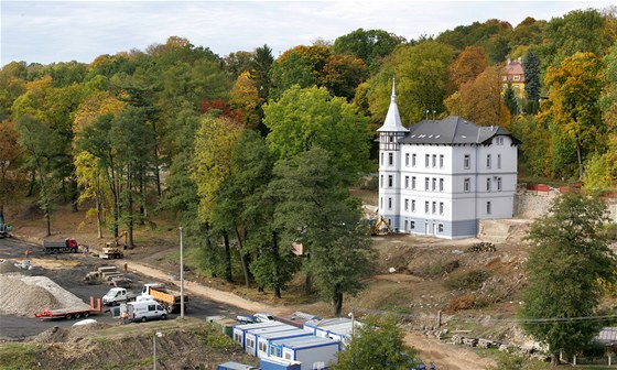 Vila Union na levém behu eky Ohe. Diecézní charita tam chystá novou