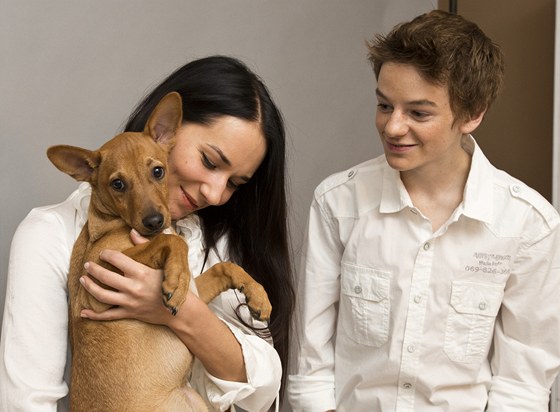 Sandra Nováková si vzala z útulku tymsíní psí slenu Bambie. 