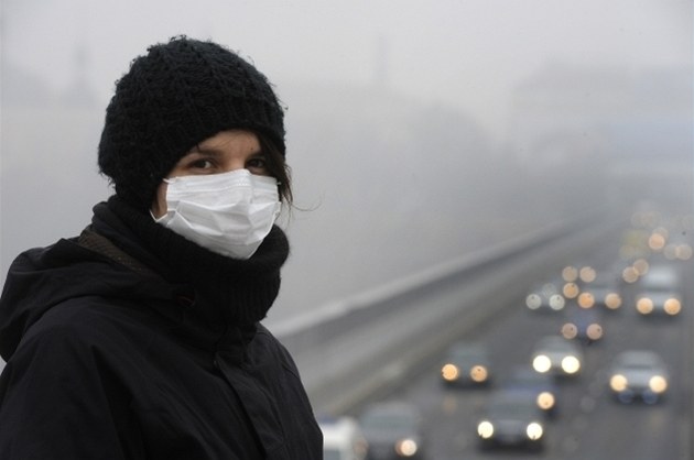 Kvli smogu v Praze u lidé nkolikrát demonstrovali proti automobilismu.