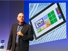 éf Microsoftu Steve Ballmer pedstavuje Windows 8 a tablety Surface na...