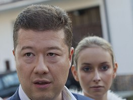 Tomio Okamura v Napajedlch odpovd na dotazy novin pot co se stal