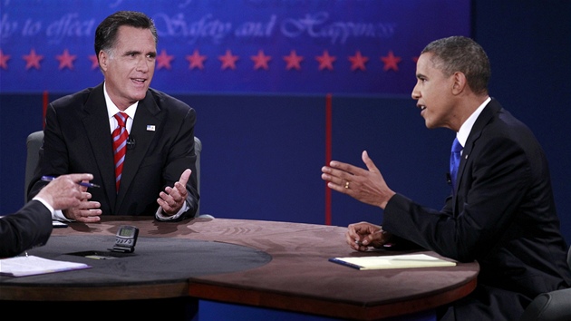 Mitt Romney a Barack Obama bhem posledn prezidentsk debaty (22. jna 2012)