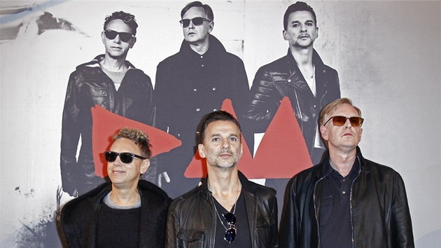 Martin Gore, Dave Gahan a Andrew Fletcher oznamují na tiskové konferenci v...