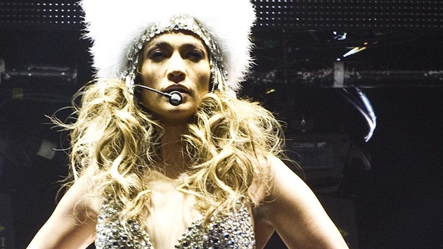 Jennifer Lopezov pi vystoupen v O2 aren (Praha, 26. jna 2012)