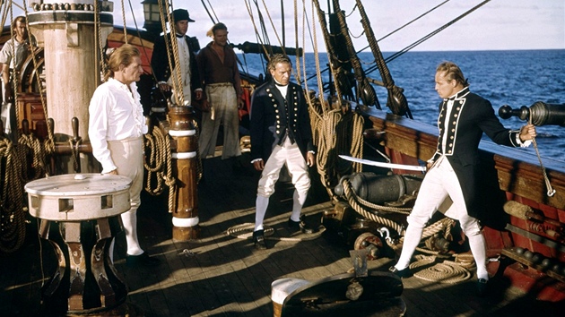 Marlon Brando (vpravo) v jedn ze scn slavnho filmu Vzpoura na lodi Bounty (1962)