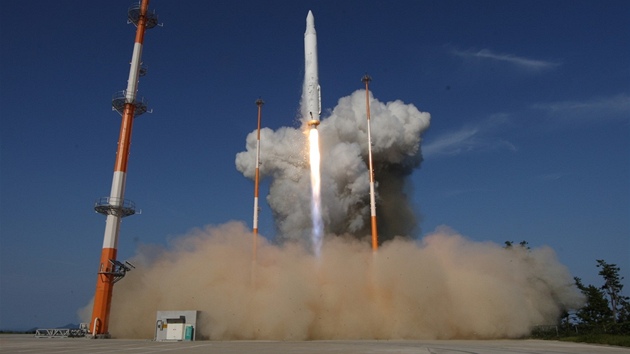 Start rakety KSLV-1 (nebo Naro-1) 25. srpna 2009