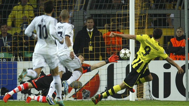 Lewandowski (9) posílá Borussii Dortmund do vedení v duelu s Realem Madrid