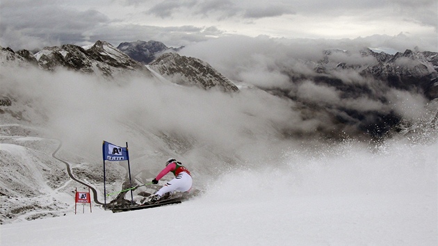 Viktoria Rebensburgov pi obm slalomu v Sldenu