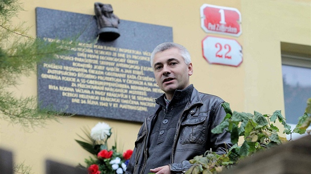 Pavel Bukovsk inicioval instalaci pamtn desky na poest nacisty popraven rodiny Krlovch v plzesk ulici Pod Zhorskem.