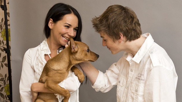 Sandra Novkov si zamilovala ps slenu Bambie na charitativnm focen. 