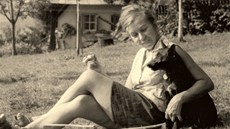 Zuzana vabinská se psem ertíkem, kolem roku 1975