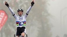 Cyklokrosa Mathieu Van Der Poel vítzí v závod junior na Svtovém poháru v