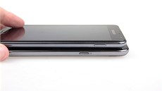 Samsung Galaxy Note II je skuten obí telefon.