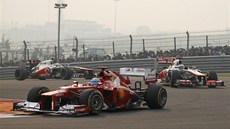 Fernando Alonso ze stáje Ferrari na trati Velké ceny Indie formule 1. 