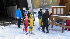 V neděli si ve skiareálu Jedlová v Lužických horách zalyžovali první nadšenci. V neděli si ve skiareálu Jedlová v Lužických horách zalyžovali první nadšenci.