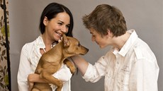 Sandra Nováková si zamilovala psí slenu Bambie na charitativním focení. 
