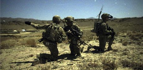 Amerití vojáci na noní hlídce v Afghánistánu. Ilustraní foto