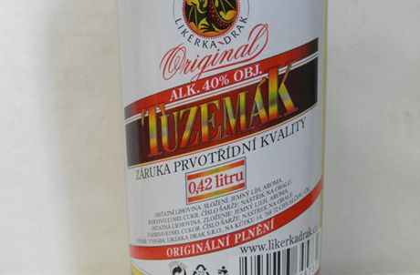 Technický líh byl podobn jako ped tím metanol v lahvích s etiketami Likérky Drak Tuzemák Originál a Vodka Jemná, ovem s kolky firmy AB Style.