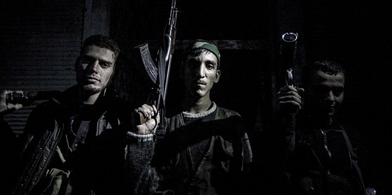 Povstaletí bojovníci v Aleppu (26. íjna 2012)
