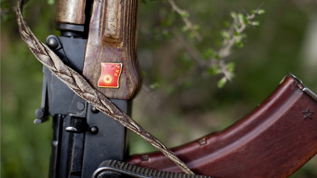 Jedna z nejrozenjch stelnch zbran AK-47 je oblben i mezi jednotkami kurdskch separatist z PKK.