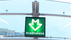 Ve vestibulu stanice metra A Hradčanská v Praze byl otevřen nový podchod pod Ve vestibulu stanice metra A Hradčanská v Praze byl otevřen nový podchod pod