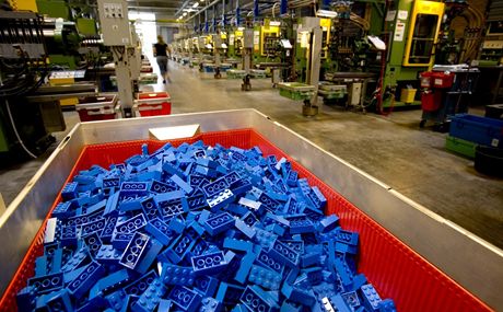 V továrn lego v Kladn pibudou dva nové provozy. V jednom z nich se budou balit výrobky.