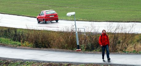 Na dokonení cyklostezky se tí lidé mezi Rudolticemi a Lankrounem.