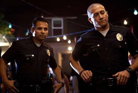 Ve filmu Patrola hrají Jake Gyllenhaal a Michael Pena.