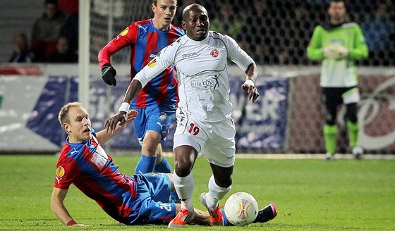 Daniel Kolá v zápase proti Hapoelu Tel-Aviv v sezon 2012/213.