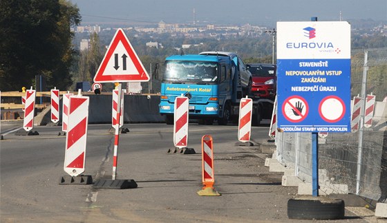 Peníze na dalí výstavbu silnic v Moravskoslezském kraji chybt nebudou.
