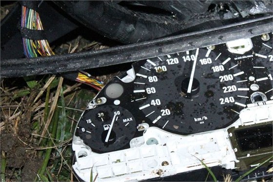 Tachometr po nárazu ukazoval rychlost 150 km/h.