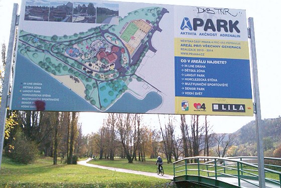 Pouta visí u cyklostezky v Braníku , ale park asi nikdy nebude.
